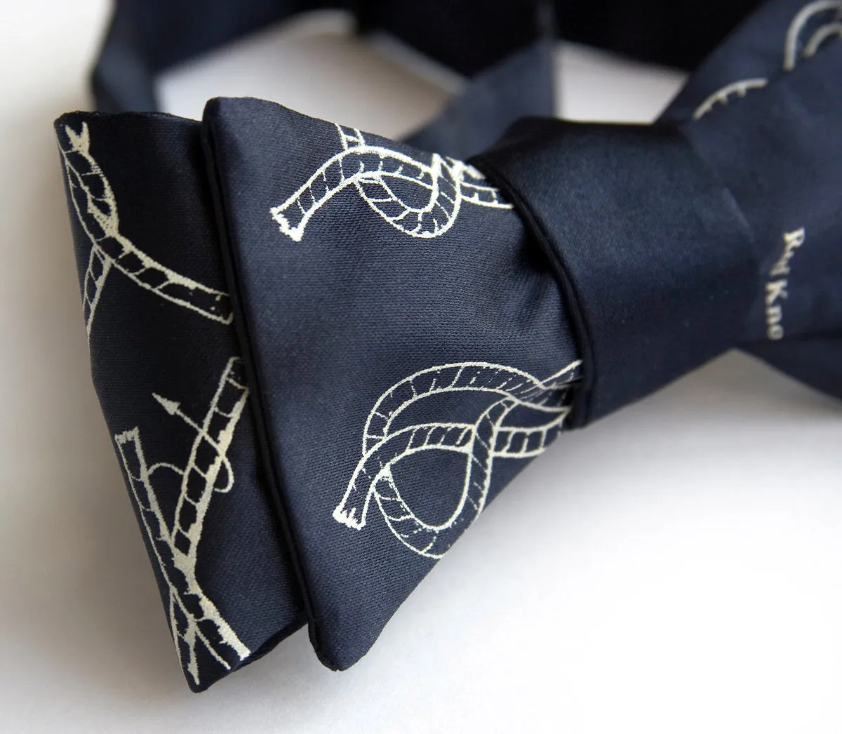 Knot tying diagram bow tie. "KNOTical" sailing knots.